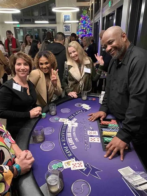 Goście podczas ekskluzywnego wieczoru kasynowego przy profesjonalnym stole pokerowym